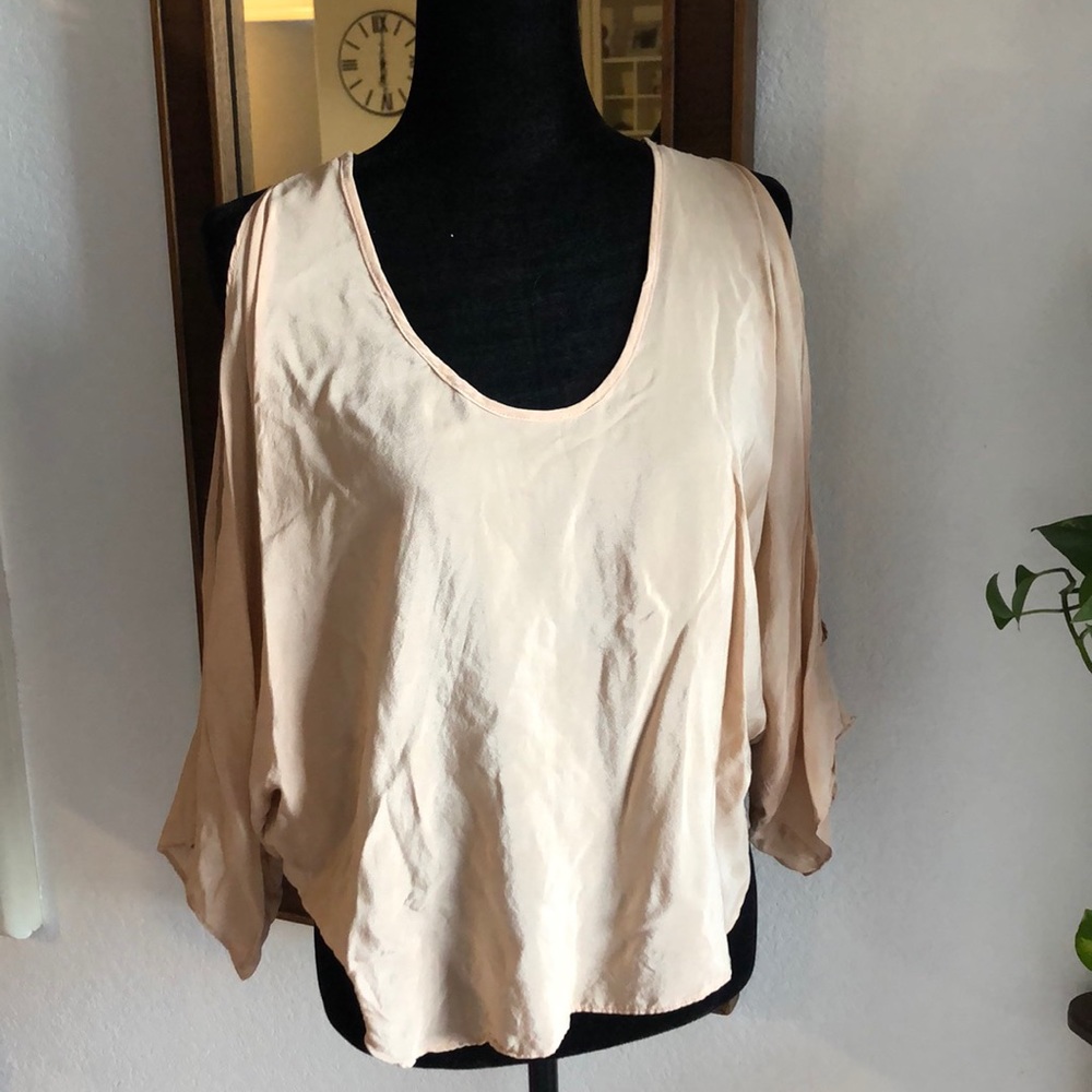 Key hole shoulder pink blouse